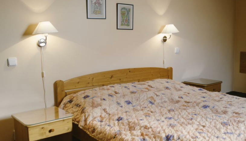 Hotel ZÁTKŮV DŮM České Budějovice - Levnější třílůžkový pokoj (bez snídaně)